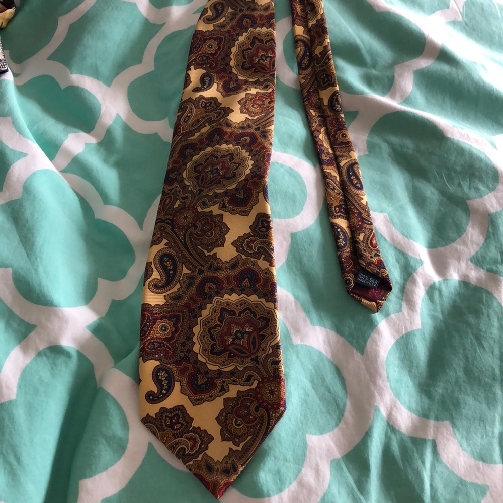 BenchMark Tie